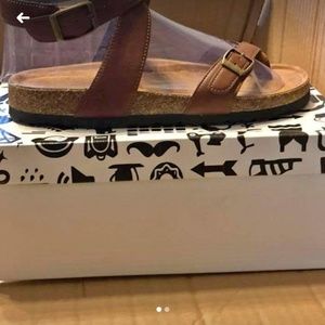 Strap leather sandals